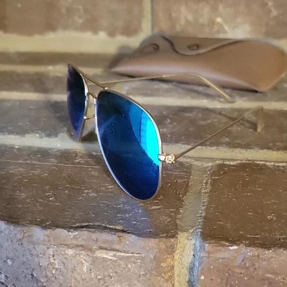 Ray-Ban Unisex Gold Frame Aviator Sunglasses With Case main image 4